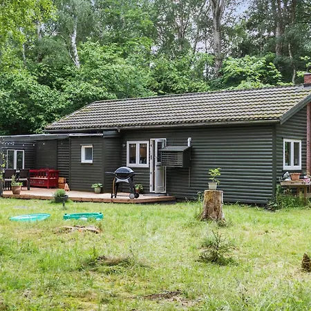 3 Bedroom Awesome In Holiday home *