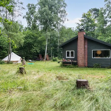 3 Bedroom Awesome In Holiday home *